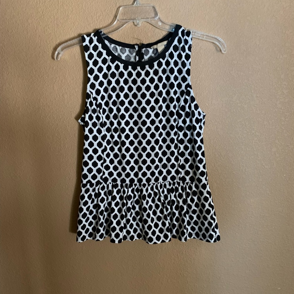 Banana Republic black and white top. Size M. Excellent Condition.